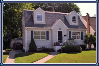 18325 Wildwood Ave, Lansing, IL 60438-2921