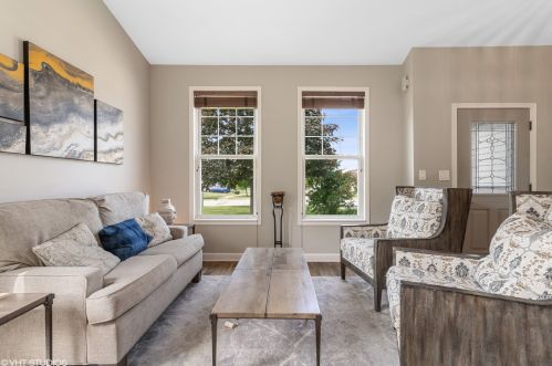 737 Chesterfield Ln, North Aurora, IL 60542-9102