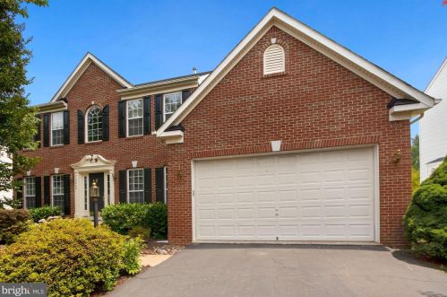 12809 Gentle Shade Dr, Bristow, VA 20136-2556