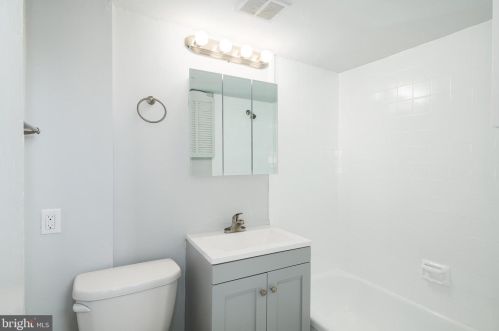 1720 Lombard St, Philadelphia PA 19146-1544 exterior