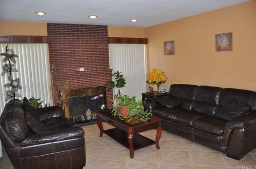 7504 2nd St, Downey, CA 90241-3202