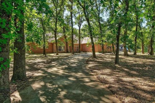 5734 Victor Ln, Fort Worth, TX 76140-8026