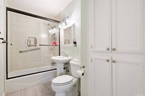 2440 Glenoaks Ave, Anaheim CA 92801-3225 exterior