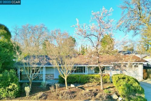 4 Bonnie Ct, Concord, CA 94523-4612