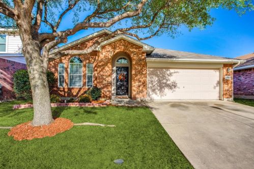 8301 Autumn Creek Trl, Fort Worth, TX 76134-8438