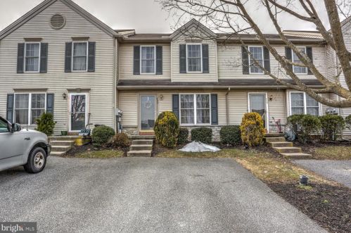 326 Banyan Circle Dr, Lancaster, PA 17603-4483