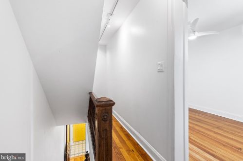 904 10th St, Philadelphia PA 19147-3744 exterior