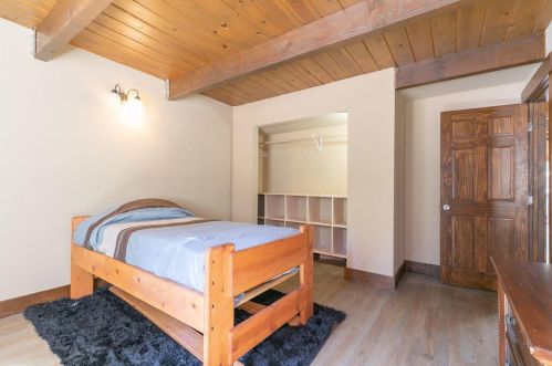15062 Donnington Ln, Truckee CA  96161-1136 exterior