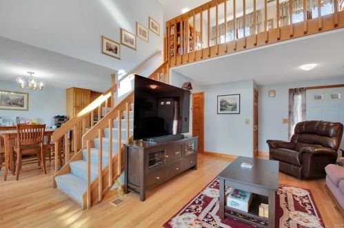63 Ivy Ln, Wapping, CT 06074-6920