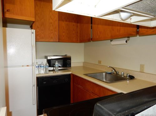 300 Wai Nani Way, Honolulu HI  96815-3961 exterior