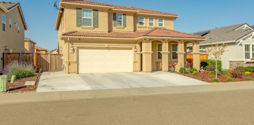 9992 Asilomar Ln, Elk Grove, CA 95757-2549