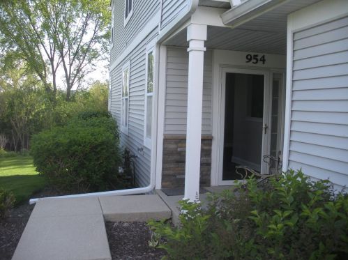 954 Genesee Dr, Naperville, IL 60563-4115