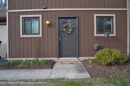 8 Owl Rd, Wall Township, NJ 07731-2039