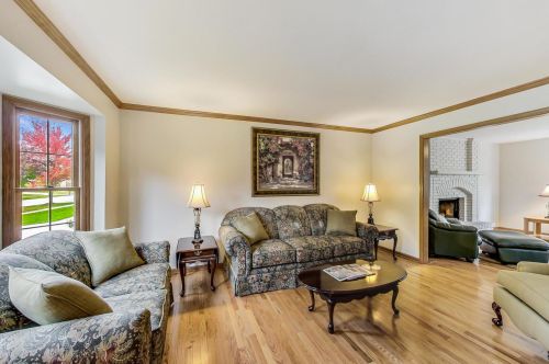 3824 Sunburst Ln, Naperville, IL 60564-8250