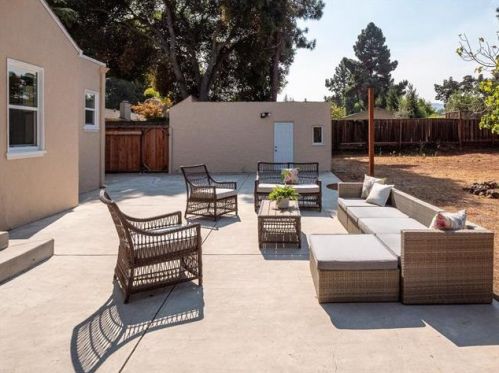 682 San Antonio Rd, Los Altos CA 94022-1304 exterior