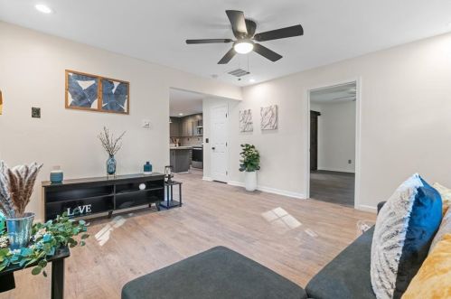 2525 Hood Ave, Atlanta GA  30318-6143 exterior