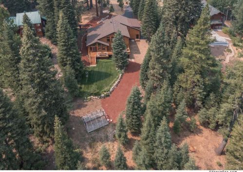 10865 Pine Cone Dr, Truckee CA  96161-3154 exterior