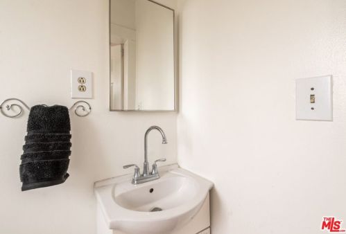 734 Adams St, Glendale CA 91206-2502 exterior