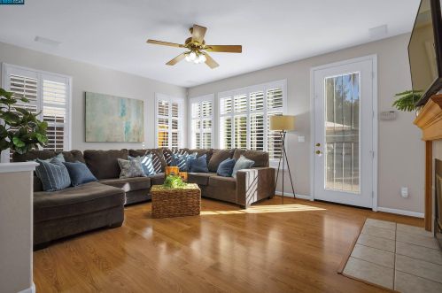 309 Glenbriar Cir, Tracy, CA 95377-7047