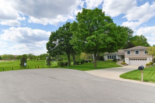 289 Pheasant Ct, Hanover Park, IL 60108-1363