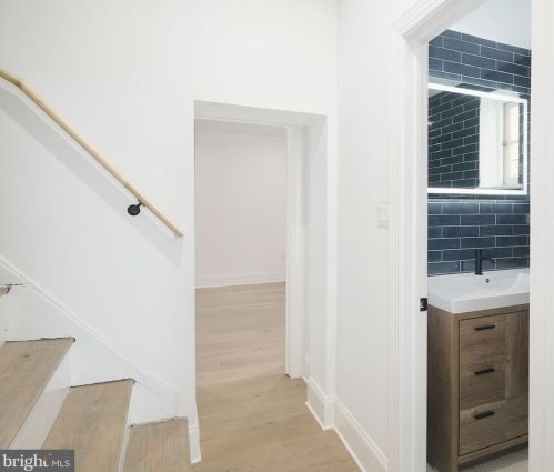 758 Front St, Philadelphia PA 19147-3523 exterior