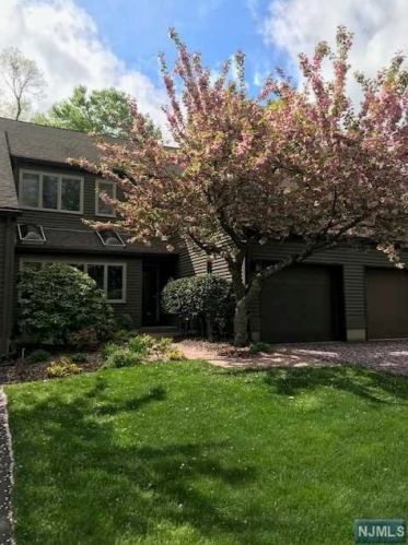 32 Bayard Ln, Mahwah, NJ 07430-2237