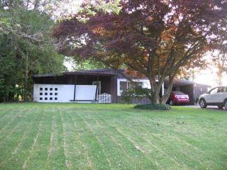 24 Urban Dr, Lancaster, PA 17603-4040