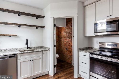 535 Strawberry St, Lancaster PA  17602-4466 exterior