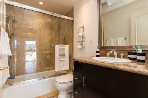 3217 Dora Verdugo Dr, Glendale CA  91208-1756 exterior