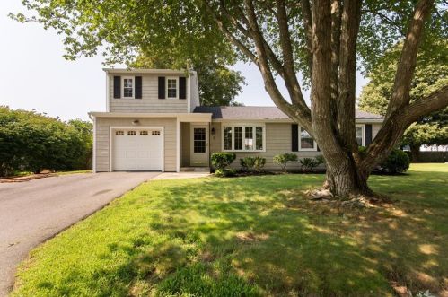 3 Lee Dr, Warren, RI 02885-1713