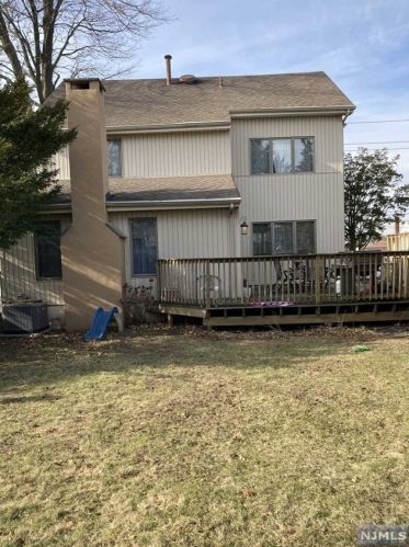 188 Woodside Ave, Hasbrouck Heights, NJ 07604-1321