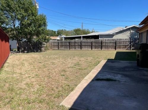 2131 Bowie Dr, Carrollton TX 75006-7604 exterior