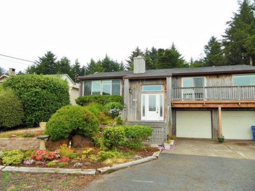 2017 Viewridge Dr, Waldport OR  97394-9310 exterior