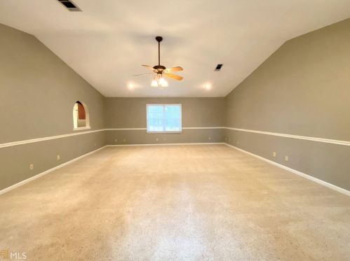 103 Clearwater Dr, Lagrange, GA 30241-1523