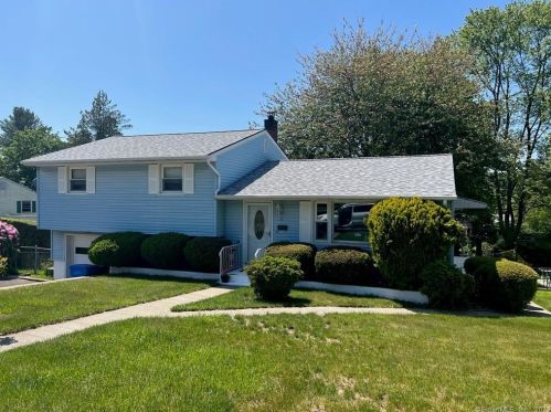 11 Windy Dr, Waterbury, CT 06705-2514