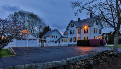 210 Pembroke St, Allenstown, NH 03275-1340