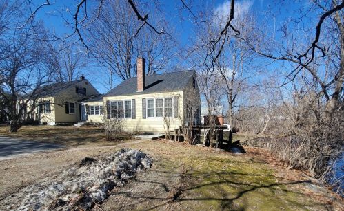 7 Elm St, Winthrop, ME 04364-1203