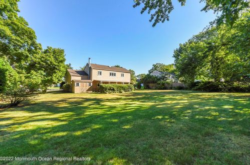 12 Deerfield Rd, Holmdel Village, NJ 07733-1419