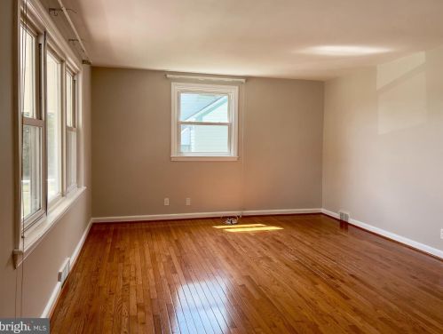 15 Whitman Ave, Stratford, NJ 08084-1005