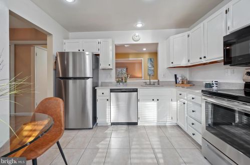 9048 Saffron Ln, Silver Spring MD 20901-4272 exterior