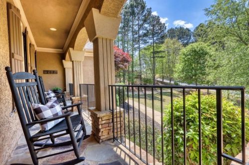 202 Gordon Cir, Holly Springs, GA 30115-2010