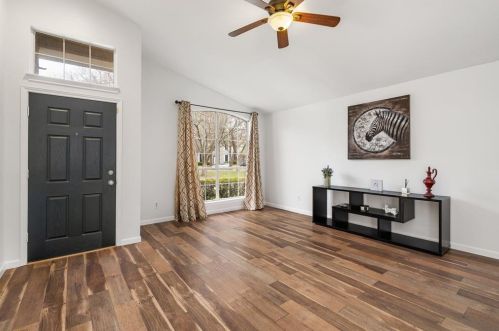 2117 Carnation Ct, Garland TX 75040-2805 exterior