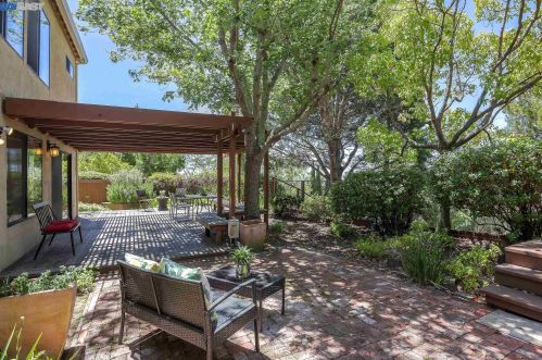 5900 Charter Oaks Dr, Hayward CA  94552-1678 exterior