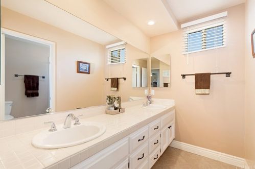 578 Eveningsong Ln, Anaheim CA  92808-1615 exterior
