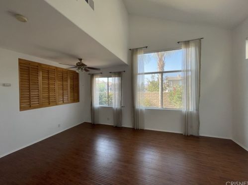 237 Groundbriar Ln, Simi Valley, CA 93065-7434