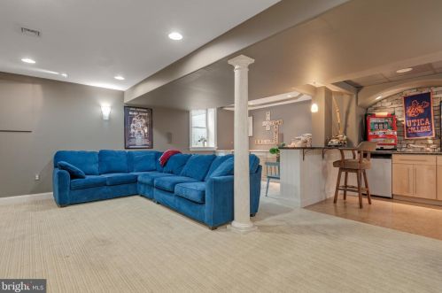 1827 Krystle Dr, Lancaster PA  17602-4149 exterior