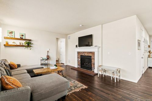 4820 Versailles St, Denver CO  80015-6801 exterior