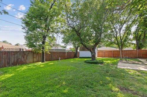 2612 Avenida Loop, Irving TX  75062-5131 exterior