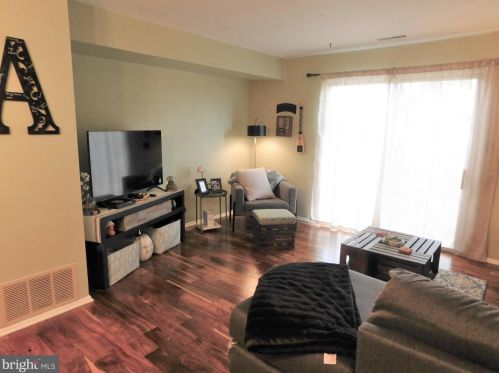 629 Colony Dr, York, PA 17404-1738