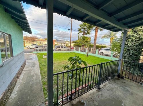 909 Goldenrod St, Escondido, CA 92027-1711